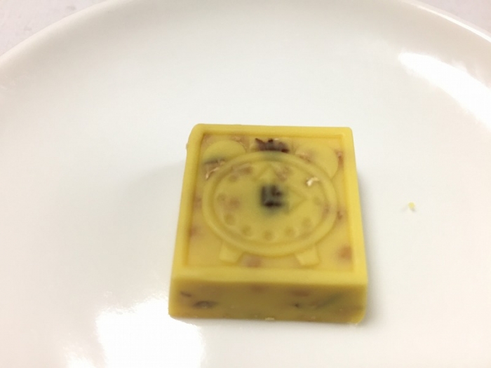 チロルチョコ　チーズアーモンド