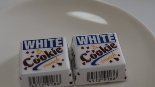 チロルチョコ　ホワイト＆クッキー