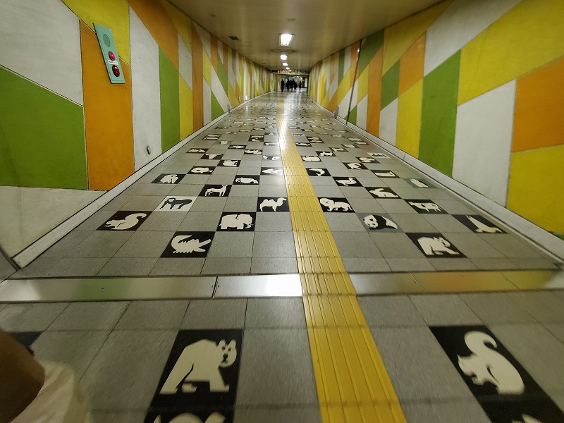 円山公園駅の通路