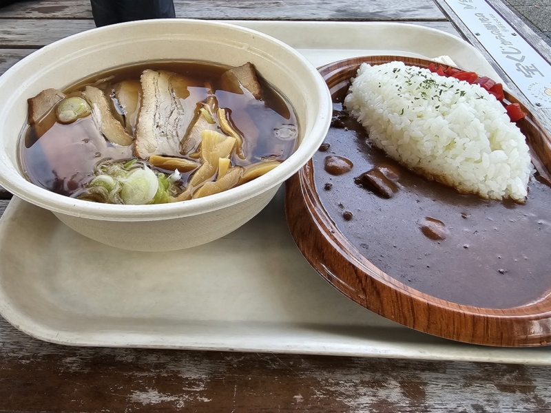 昭和記念公園　チャーシュー麺とビーフカレー